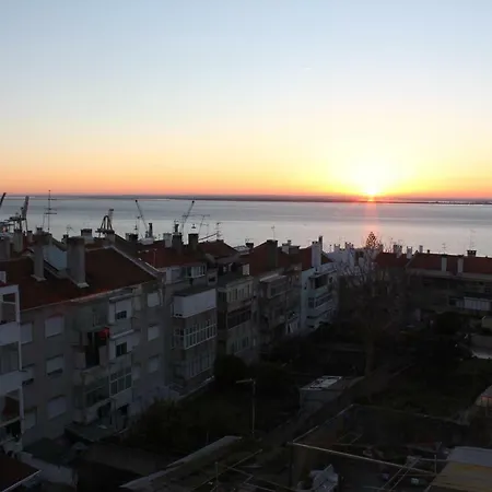 City Center With Amazing River Views Апартаменты