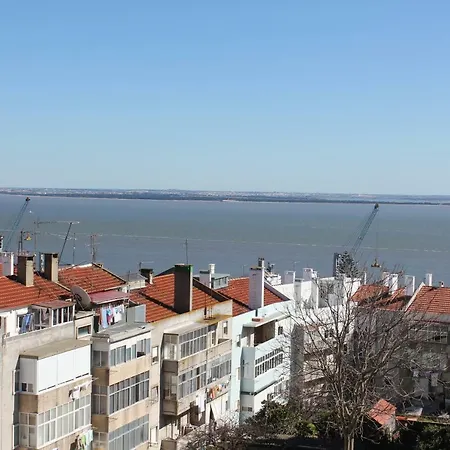 City Center With Amazing River Views Апартаменты *